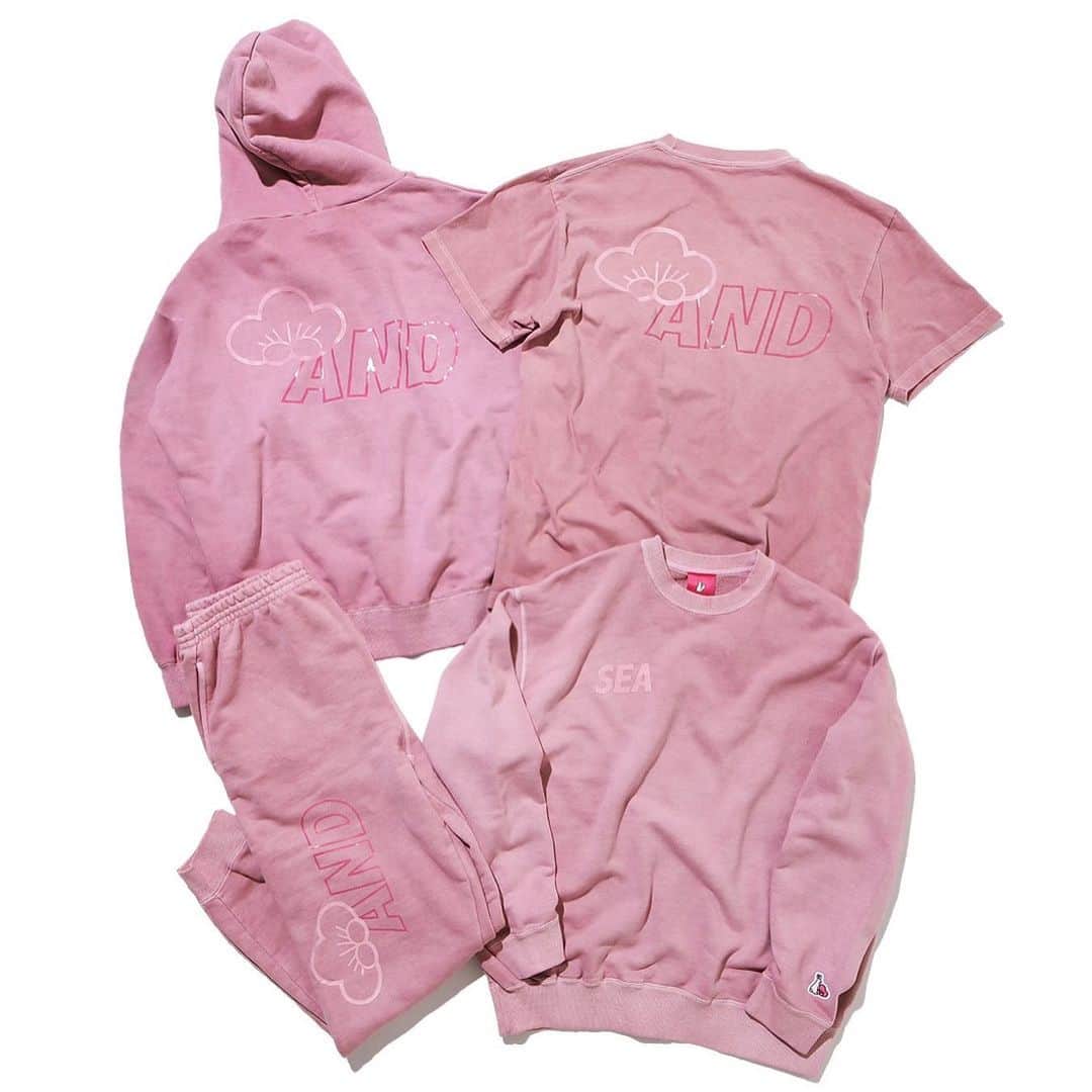 #FR2梅(UME)さんのインスタグラム写真 - (#FR2梅(UME)Instagram)「The capsule collection with WINDANDSEA will be released on Saturday, November 28th.  The collaboration limited edition sweatshirt, which combines WINDANDSEA's iconic plum blossom and WINDANDSEA's logo design with #FR2 plum blossom in pink, which is the image color of #FR2 plum, as well as sweatshirts and pants that can be worn as a t-shirt or set.   #These sweatpants are available at WINDANDSEA retail stores and ONLINESTORE for each brand.  11月28日(土) からWINDANDSEAとのカプセルコレクション商品を発売します。  #FR2梅 のイメージカラーであるピンクをベースにWINDANDSEAを象徴するロゴデザインと＃FR2梅 のアイコンである梅の花を組み合わせたコラボ限定デザインのトレーナーをはじめ、Tシャツ・セットアップでも着られるスウェット・パンツの４型です。   #FR2梅 ・WINDANDSEA直営店舗及び各ブランドONLINESTOREでお買い求めいただけます。  与WINDANDSEA合作的胶囊系列将于11月28日（周六）起发售。 是以#FR2 梅的形象色—粉色为底色，搭配象征WINDANDSEA的标志设计与#FR2梅 标志性梅花的限定版设计卫衣，除此以外还有可与T恤衫配套穿着的4款运动裤。   可在#FR2梅 ・WINDANDSEA直营店及各品牌网上商店购买。  與 WINDANDSEA 聯名合作的膠囊系列商品將於 11 月 28 日（六）開始販售。 以 「#FR2梅」的代表顏色粉紅色為基底，加上象徵 WINDANDSEA 的 LOGO 設計與 #FR2梅 的標誌圖像，亦即梅花所組合而成的限定聯名設計，除了有休閒運動上衣，還有T恤、可成套穿著的休閒上衣及長褲，共四種款式。  您可於 #FR2梅 及WINDANDSEA 的直營門市及品牌的線上商店購買商品。  #windandsea#fr2umeandsea#FR2梅#FR2ume」11月26日 19時41分 - fr2ume