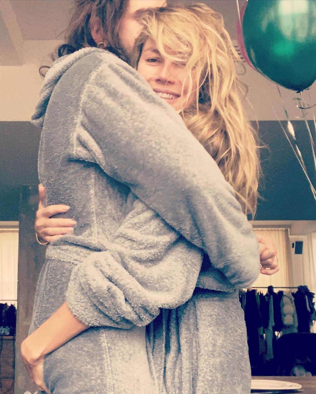 ハイディ・クルムさんのインスタグラム写真 - (ハイディ・クルムInstagram)「Morning cuddles ❤️」11月26日 19時42分 - heidiklum