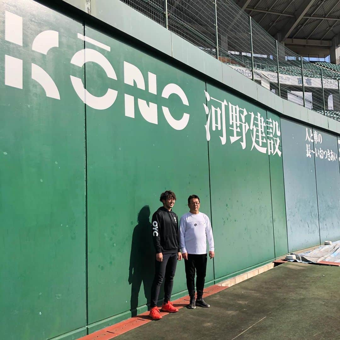 西田哲朗のインスタグラム：「ストーリーにも上げましたが2021年のホークス選手としての契約はありません。 たくさんストーリーにコメントもらったんですが形で残したかったんでこちらに投稿さしてもらいました。  ホークスでの3シーズン、たくさんの応援ありがとうございました。最高の球団でした。  2018年シーズンから加入し.個人としては3試合連続ホームラン.そしてCS.日本シリーズと活躍できた事.日本一となった試合で最後の打球処理ができたこと.常勝軍団ホークスでプレーできたことは誇りです。  2019年はほぼ1年間怪我でプレーできず.2020年も3ヶ月間一軍に居ながら活躍できず悔しさが残りますがリーグ優勝.日本一になれてよかったです。 後ホークスに来て3年間で守備失策0で終われてよかったです。ただパワプロでは特性でエラー付いてるねんな！怒  ホークス関係者のみなさんありがとうございました。  これからの人生が本番です。  #西田哲朗 #ソフトバンク #ホークス#倉敷マスカットスタジアム #親父#ありがとう#河野建設#感謝#福岡」