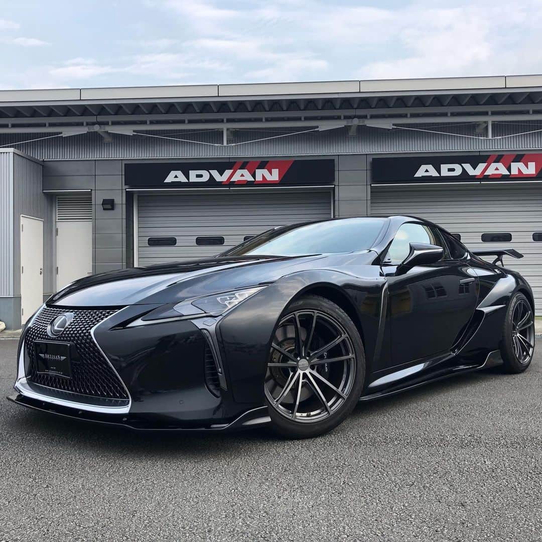 のインスタグラム：「Lexus LC500 Artisan spirits/// Sportsline blacklabel www.artisanspirits.co.jp #lexus #lxstnd #lexustuned #lexususa #evasivemotorsports #lexusls500 #brembo #artisanspirits  #butlertire #jworksunlimited #premierautowerkz #suvproject #kanooperformance #car_life_staff #technicalmate #nigeljdmparts #トラウム #車庫小舗 #advanced_auto_performance  #otto.auto.service #mr__lexus #jackspna」