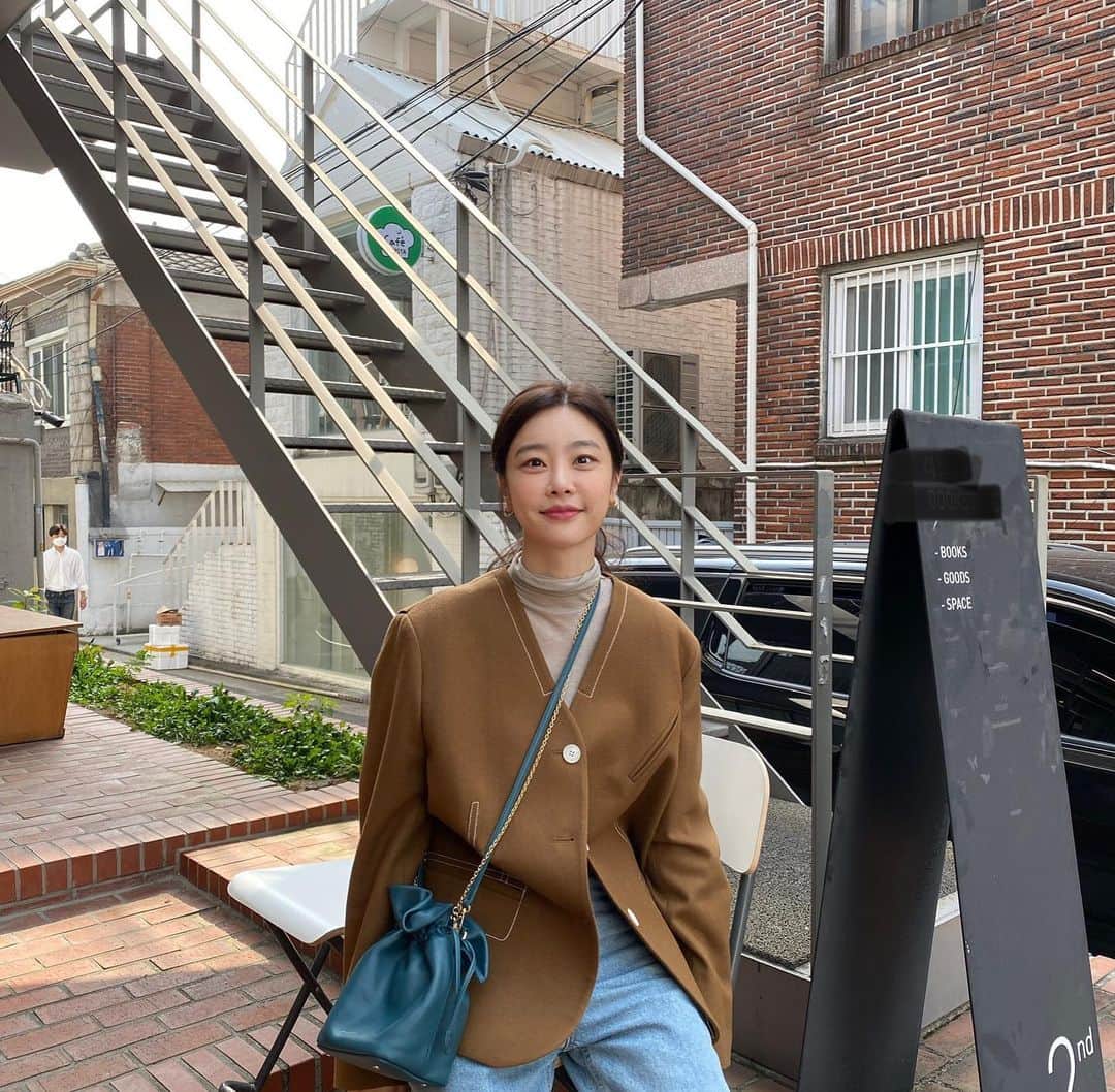 ソジン のインスタグラム：「오늘이 지나면  두래를 또 일주일 기다려야 하니까. 오늘도 놓치지 말구 본방사수!  9:20 MBC 나를 사랑한 스파이 ♥️」