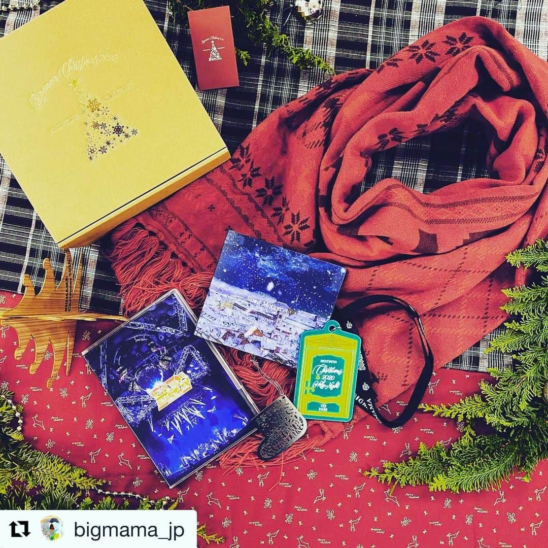 のインスタグラム：「いよいよですね❤️ クリスマスプレゼント🎁 是非受け取ってください👍🏻⭐️ . #Repost @bigmama_jp with @get_repost ・・・ 通販限定アイテム「スペシャルボックスセット」 UKFC 通販にて 12/1〜 20:00- 販売開始！  内容 ・CD「Snow Motion.ep」 ・DVD(Blu-ray)「We Don’t Need a Time Machine 2020」 ・Ruby-Red マフラー ・Holy Night VIPパス ・Christmas Socks オーナメント ・Woody Ring Tree  https://ukfc.shop/bigmama」