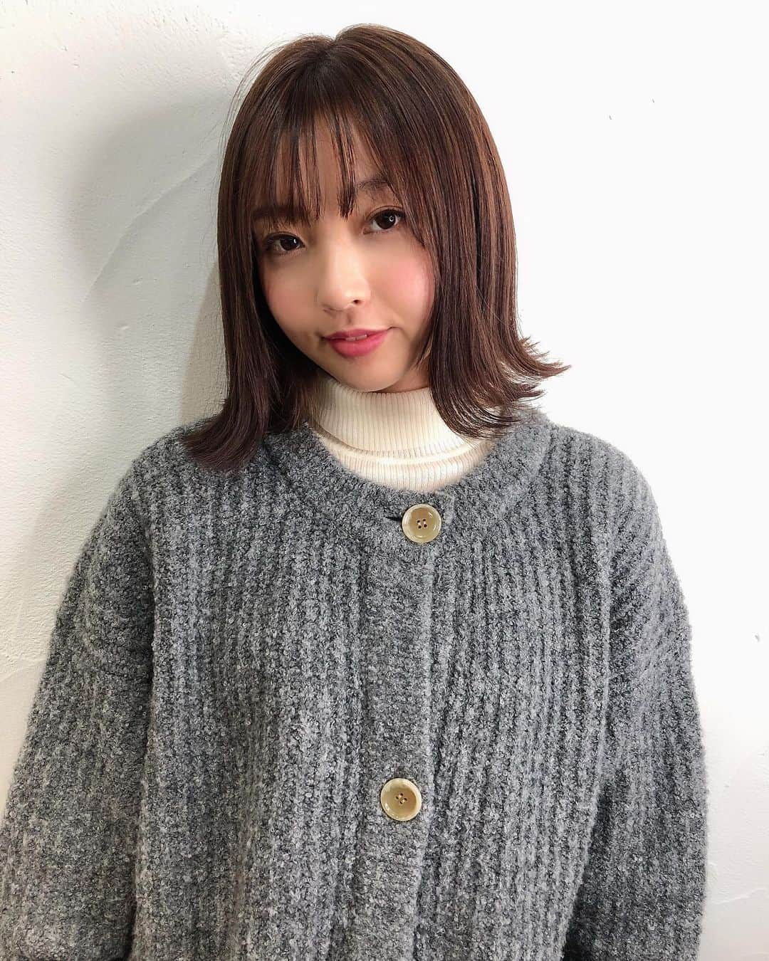 桜子さんのインスタグラム写真 - (桜子Instagram)「短めにカットしてもらいました💇‍♀️ #ニットカーディガン は @wcjapan 🧶♡ . . #ally #外ハネボブ #wcj」11月26日 20時00分 - ishibashi__88