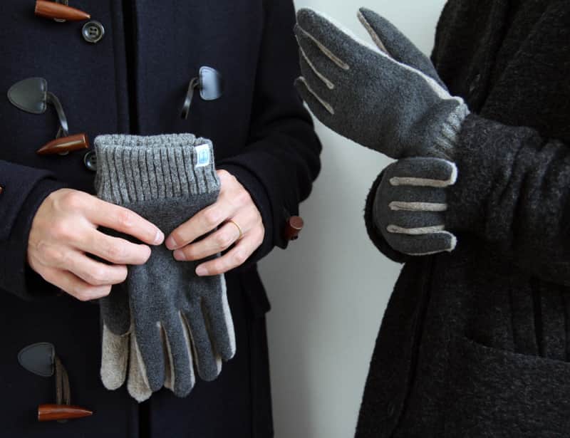 KOZLIFEさんのインスタグラム写真 - (KOZLIFEInstagram)「【KOZブログ】 寒い冬。手袋の季節がやってきました！ この冬KOZが選んだ手袋は、国産のふわふわ心地良いデザインのもの。 冬のギフトにもおすすめですよ。  ◎ブログは当店トップページのバナーorプロフィールのURLからどうぞ。 ▶︎ @kozlife_tokyo  #KOZLIFE #japan #LoveFoodLoveLife#Interior #instahome #instagood #instajapan #tet #香川県 #東かがわ #暮らし #丁寧な暮らし #シンプルライフ #暮らしを楽しむ #手袋 #ミトン #モバイルリキッド #日本製 #冬の楽しみ #冬コーデ #ボア #フリース」11月26日 20時00分 - kozlife_tokyo