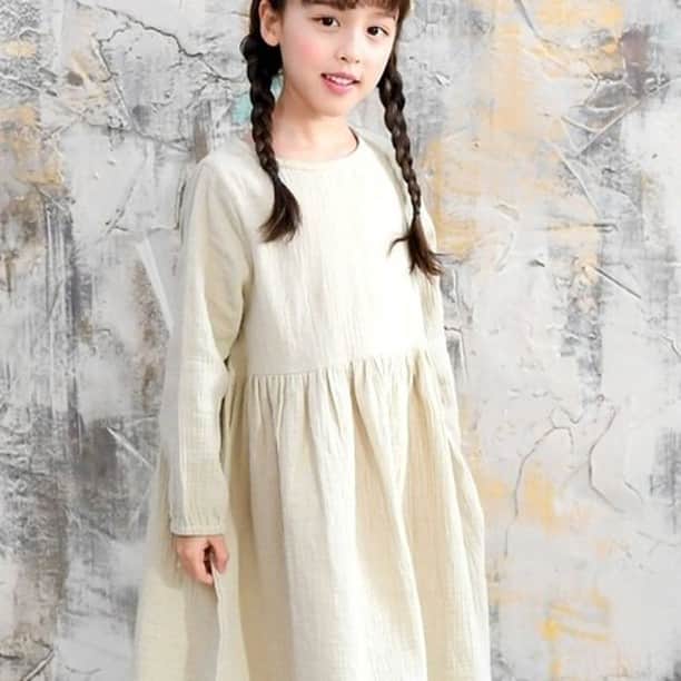 smarbyさんのインスタグラム写真 - (smarbyInstagram)「Beeからコットン100％ワンピースが入荷♡  カーデやニットを重ねたり、 小物次第でオールシーズン着用可能！ 一枚買っておいて損はないはず♡  【子供服Bee】コットンワンピース ￥1,299税込  #ストクラキッズ #smarby #スマービー  #韓国ファッション #韓国 #韓国子供服 #韓国子供服bee  #プチプラコーデ #プチプラ #プチプラファッション #プチプラファッション通販  #子供服 #こどもふく #子供服通販 #子供服通販プチプラ #通販 #通販サイト #女の子ママ #女の子 #女の子ママと繋がりたい  #キッズ #キッズコーデ #キッズコーデ女の子  #ワンピ #ワンピース #ワンピースコーデ  #ootd #お買い物 #ショッピング」11月26日 19時55分 - smarby_official