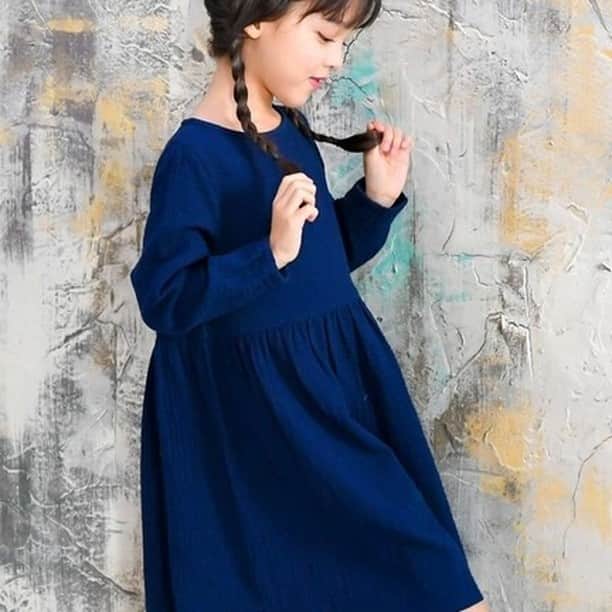 smarbyさんのインスタグラム写真 - (smarbyInstagram)「Beeからコットン100％ワンピースが入荷♡  カーデやニットを重ねたり、 小物次第でオールシーズン着用可能！ 一枚買っておいて損はないはず♡  【子供服Bee】コットンワンピース ￥1,299税込  #ストクラキッズ #smarby #スマービー  #韓国ファッション #韓国 #韓国子供服 #韓国子供服bee  #プチプラコーデ #プチプラ #プチプラファッション #プチプラファッション通販  #子供服 #こどもふく #子供服通販 #子供服通販プチプラ #通販 #通販サイト #女の子ママ #女の子 #女の子ママと繋がりたい  #キッズ #キッズコーデ #キッズコーデ女の子  #ワンピ #ワンピース #ワンピースコーデ  #ootd #お買い物 #ショッピング」11月26日 19時55分 - smarby_official