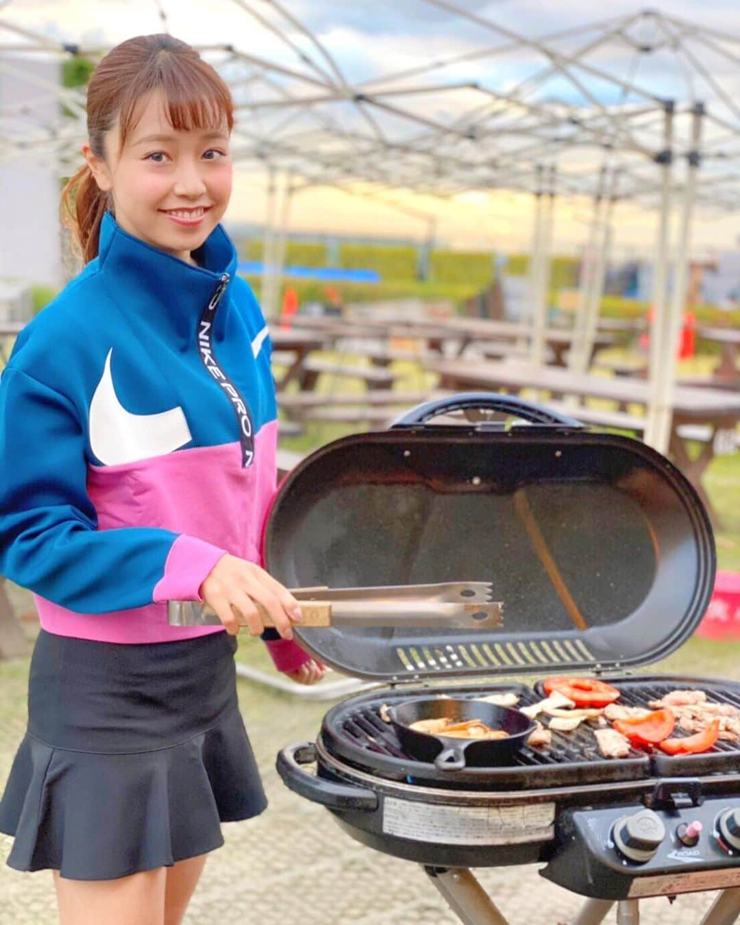 萩原菜乃花さんのインスタグラム写真 - (萩原菜乃花Instagram)「少し前のBBQ🍖 コート持っていかなかったら寒くて 火元から離れられなかった😂 BBQでマシュマロ焼くのが好きで大量焼き！笑 チョコが中に入っているマシュマロ初めて焼いてみたら 美味しかった🥰  #BBQ#バーベキュー#お台場#マシュマロ#スモア#ゴルフ#ゴルフ女子#ゴルフ男子#ゴルフコーデ#ゴルフウェア#スポーツ#スポーツ女子#golf#golfgirl#instagolf#golffashion#golfswing#golfstagram#골프#高尔夫」11月26日 20時06分 - nanoka_hagiwara