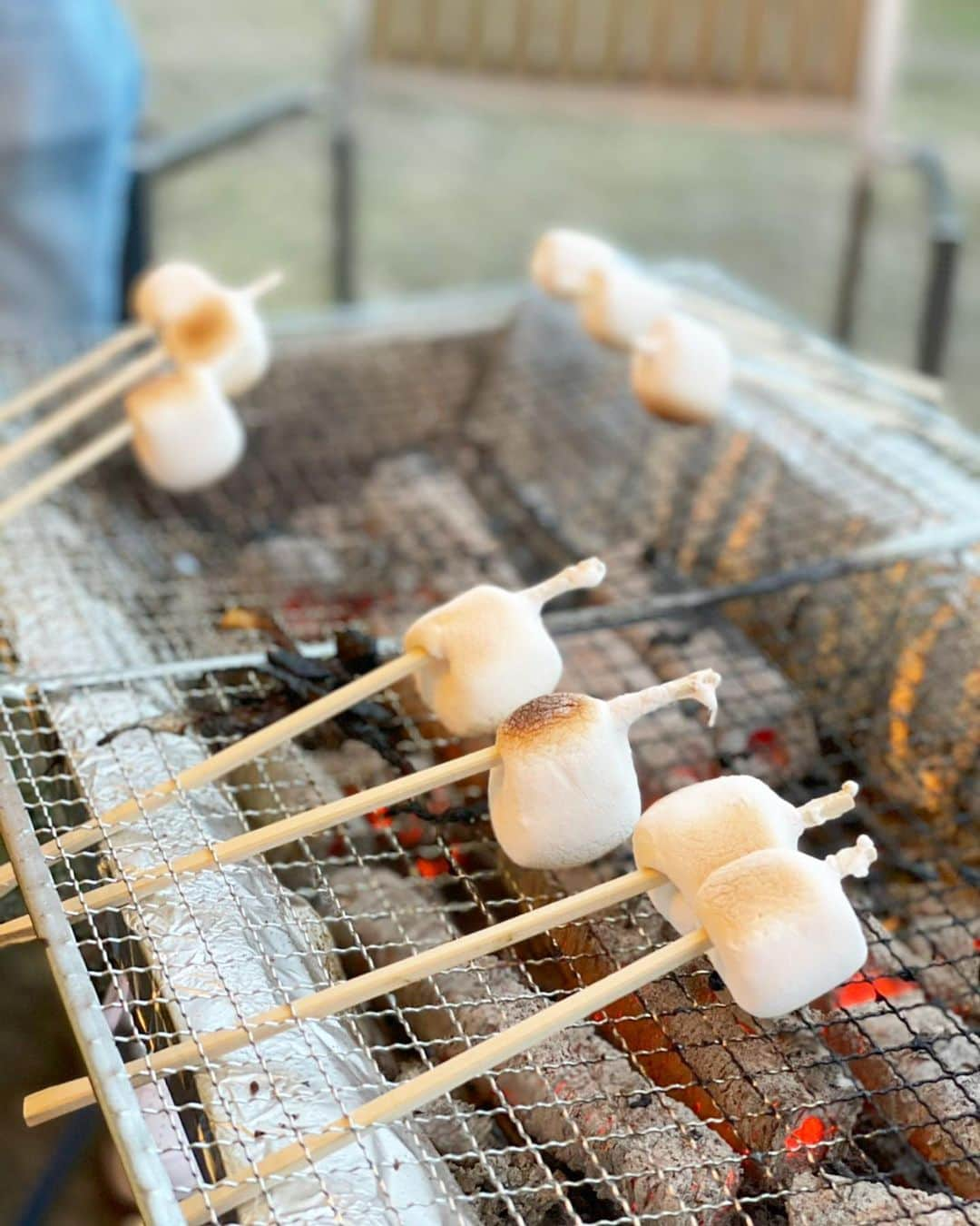 萩原菜乃花さんのインスタグラム写真 - (萩原菜乃花Instagram)「少し前のBBQ🍖 コート持っていかなかったら寒くて 火元から離れられなかった😂 BBQでマシュマロ焼くのが好きで大量焼き！笑 チョコが中に入っているマシュマロ初めて焼いてみたら 美味しかった🥰  #BBQ#バーベキュー#お台場#マシュマロ#スモア#ゴルフ#ゴルフ女子#ゴルフ男子#ゴルフコーデ#ゴルフウェア#スポーツ#スポーツ女子#golf#golfgirl#instagolf#golffashion#golfswing#golfstagram#골프#高尔夫」11月26日 20時06分 - nanoka_hagiwara