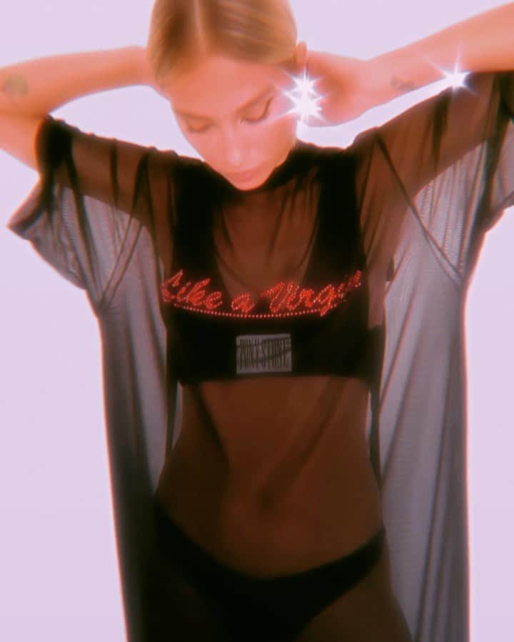 のインスタグラム：「𝐕𝐈𝐑𝐆𝐈𝐍 𝐭𝐞𝐞 𝐝𝐫𝐞𝐬𝐬  𝐕𝐢𝐚 𝐥𝐢𝐧𝐞 @ponystone  #ponystone」