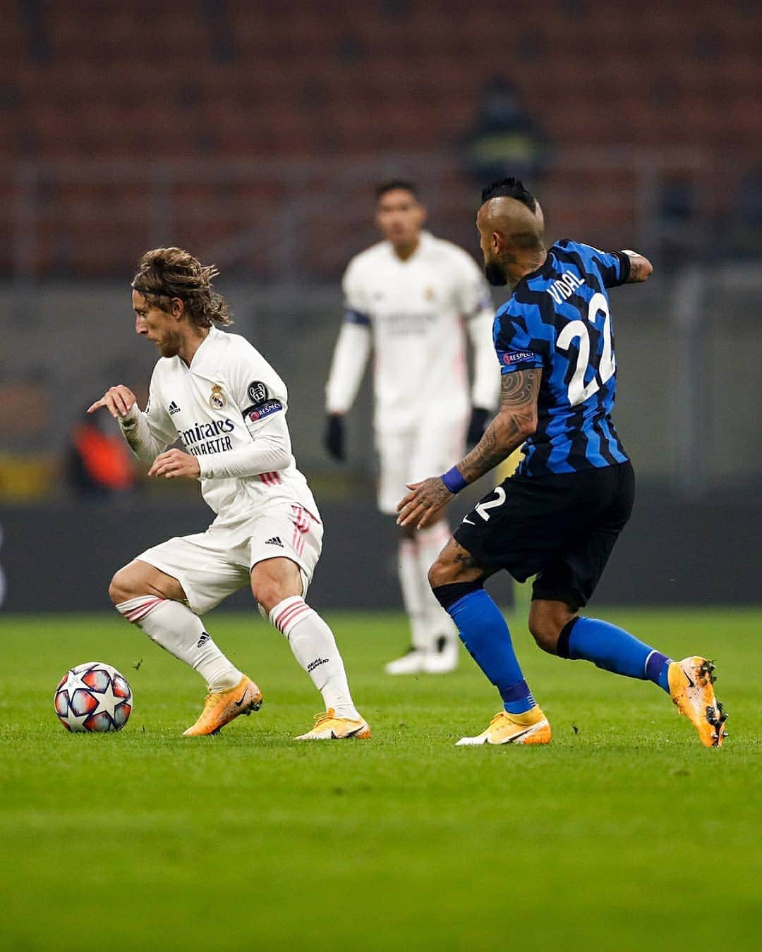 レアル・マドリードさんのインスタグラム写真 - (レアル・マドリードInstagram)「📸🌌 A brilliant @ChampionsLeague night at the San Siro! ✨⚽ ¡Otra noche fantástica de Champions! #RMUCL • #HalaMadrid」11月26日 20時12分 - realmadrid