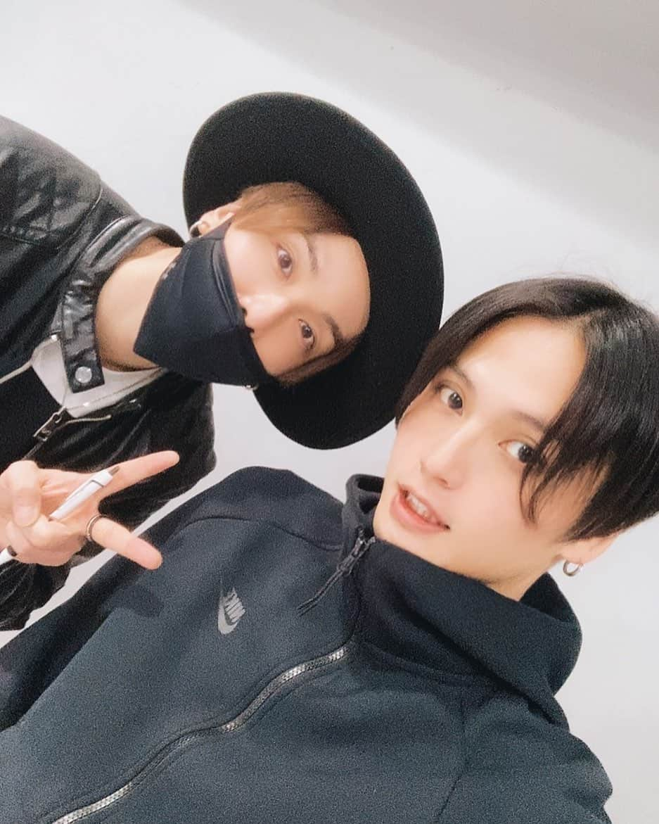 友常勇気さんのインスタグラム写真 - (友常勇気Instagram)「I'm done for today🤩 so nice guy😆🎉 #イケメン王子 #細貝圭 #やはり最高だぜ #先輩素敵 #友常勇気 #惚れてる #笑笑」11月26日 20時26分 - yuki_tomotsune