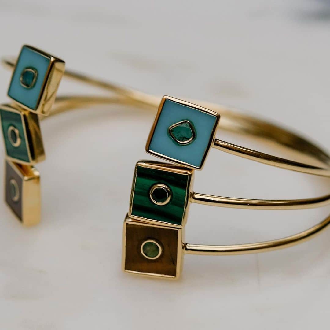 ジェイドジャガーのインスタグラム：「A little stack of bangles #jadejaggerjewellery」