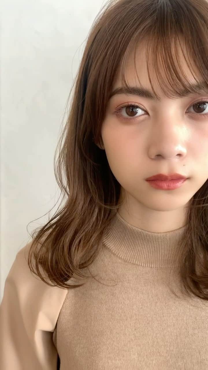 大木光のインスタグラム：「リール✋♪ eye make process ・ettusais アイエディション 02 向かって左のカラーをアイホールに入れ右のカラーん二重幅より広めに！ 下瞼の目尻側から目頭に向かって左側のカラーを ・下瞼 LAURA MERCIERキャビアスティックアイカラー36をぽんぽんとのせた後ブラシでぼかします。 ・マスカラ Celvoke インラプチュアラッシュ03 くすみ感のある大人ピンクと下瞼にあざといピンクを忍ばせた儚げアイ。 よろしければ参考にしてみて下さい✨ #エトゥセ#ettusais#celvoke#lauramercier #赤みメイク#メイク#コスメ#メイクアップ#化粧品 #メイク動画 #チーク #リップ#リップスティック #アイシャドウ #ハイライト#アイライン#コスメ好き#コスメ好きさんと繋がりたい」