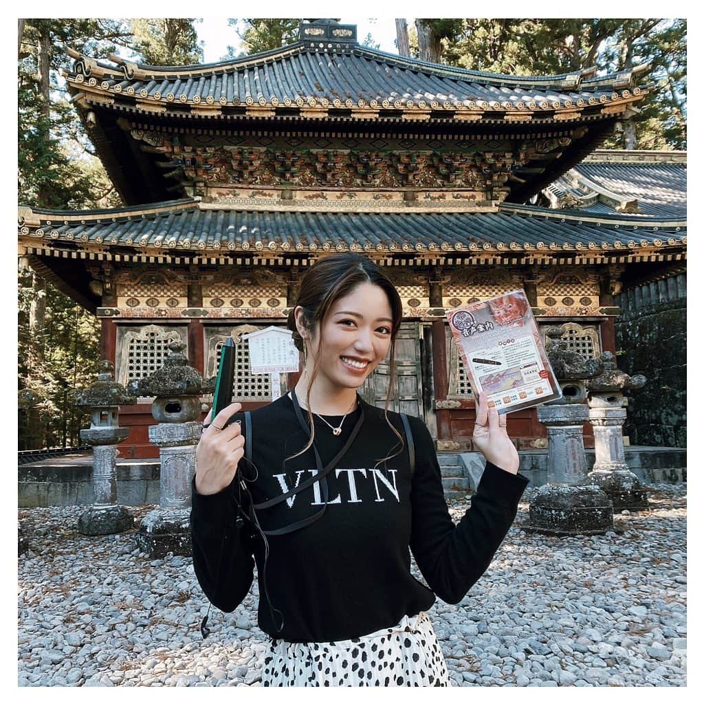 ARIKAのインスタグラム：「歴史のお勉強‪📖☡✍️‬ . 日光東照宮で音声ガイド借りて 歴史のお勉強をしてました💛 ただ建物を見るだけじゃなくて その建物の歴史を分かってたら より楽しめる☺️✨ 徳川家康、素敵です💚 . #歴史 #日光東照宮 #日光 #観光 #音声ガイド #勉強 #徳川家康 #日帰り旅行 #friends #workout #makeup #hair #me #girl #swag #l4l #love #selfie #bestoftheday #followme #dog #lovedogs #お洒落さんと繋がりたい #寫真 #攝影日常 #粉我 #漂亮 #時髦 #valentino #ニットコーデ」