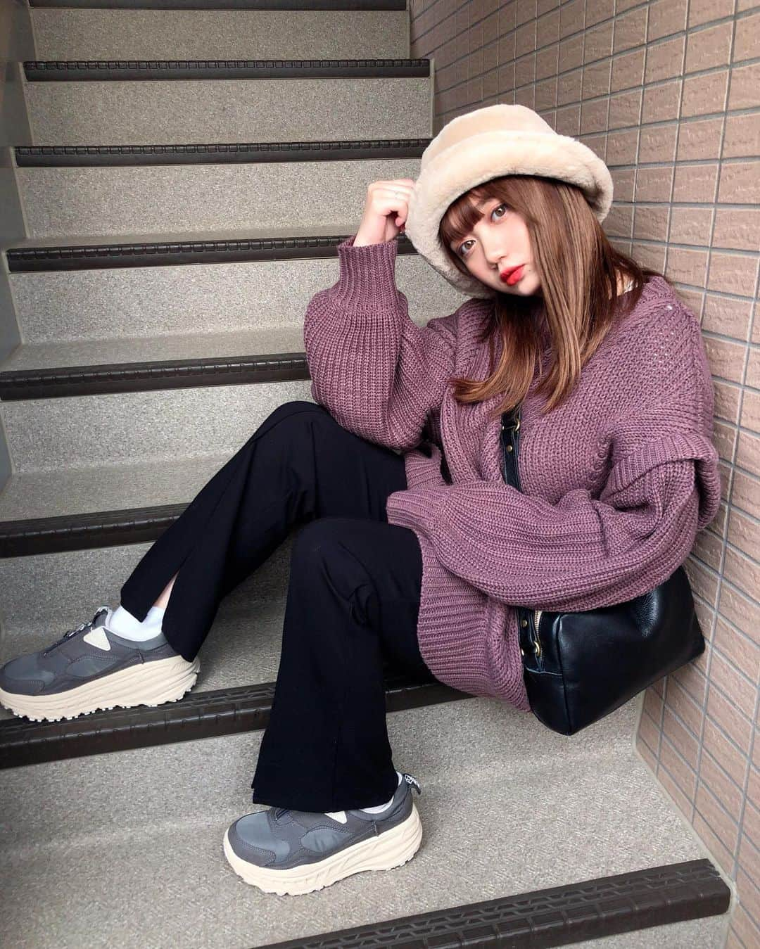 小澤しぇいんさんのインスタグラム写真 - (小澤しぇいんInstagram)「今日のコーデ💜🖤  knit→ @grl_official   pants→ @pageboy_pr   bag→ @tideway_official   hat→ @casselini_official   shoes→ @ugg   #grl#pageboy#tideway#casselini #ugg#cordinate#fashion#グレイル#ペイジボーイ#キャセリーニ#アグ#ニット#パープルコーデ#コーデ#ファッション」11月26日 20時30分 - 1217_shane