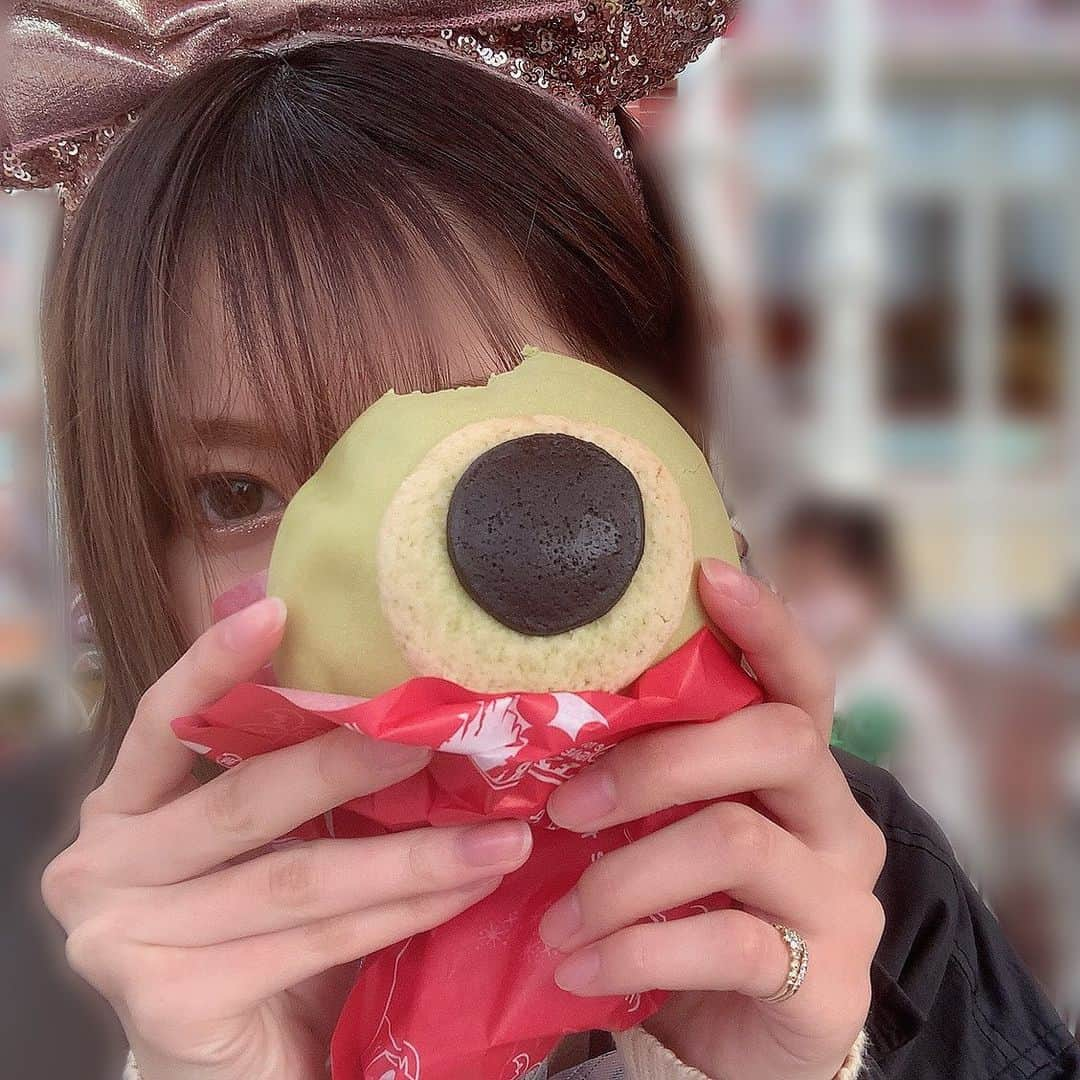 林優菜さんのインスタグラム写真 - (林優菜Instagram)「. 捕食 . . . #disneyland #jk #制服disney #マイクメロンパン #捕食」11月26日 20時33分 - yu_na_816