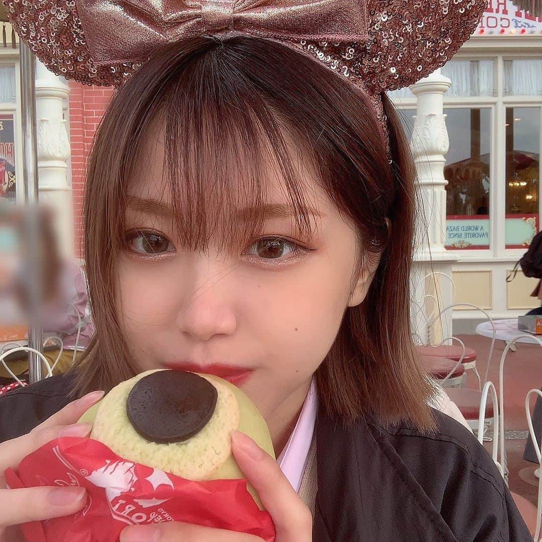 林優菜さんのインスタグラム写真 - (林優菜Instagram)「. 捕食 . . . #disneyland #jk #制服disney #マイクメロンパン #捕食」11月26日 20時33分 - yu_na_816