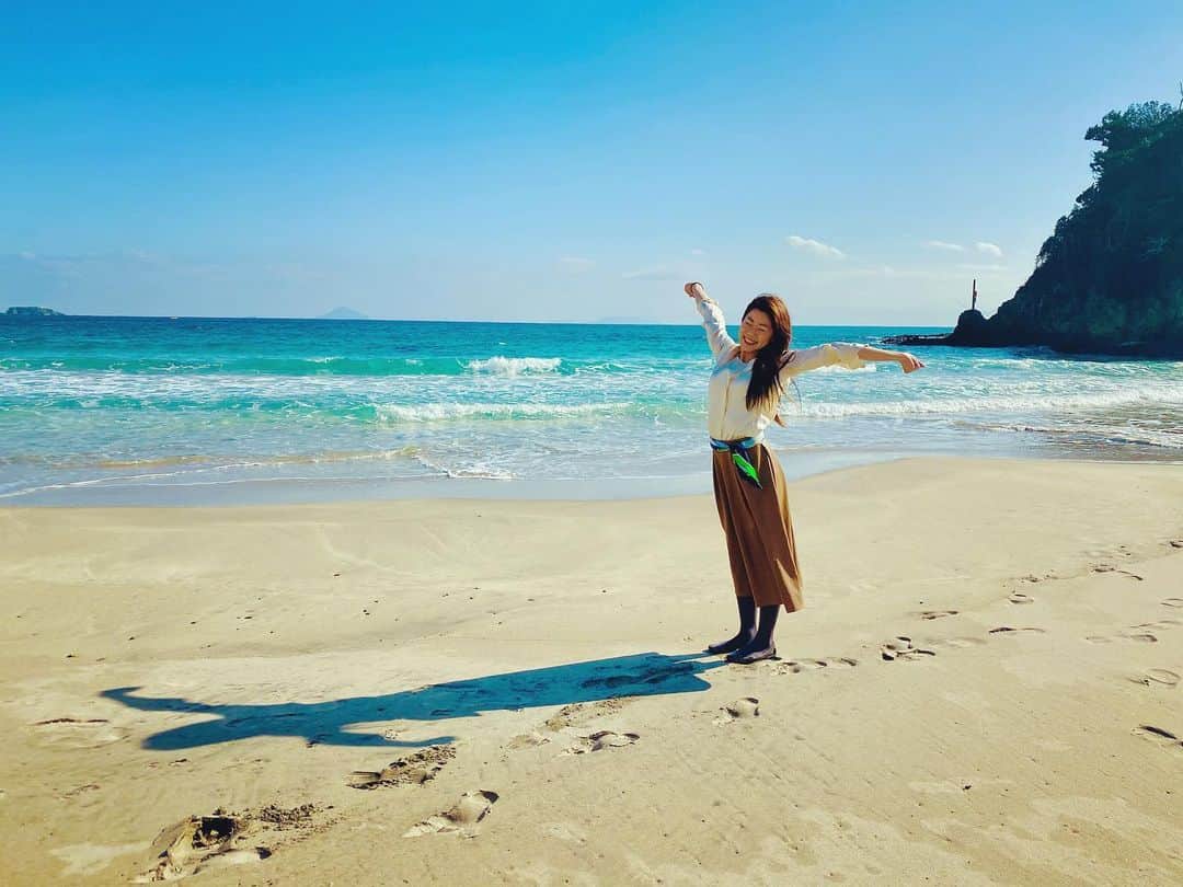 のインスタグラム：「海 好きだなぁ～⚓🌊✨ロケの合間に少しだけリフレッシュしたよ❣️ (◍´O`◍)｡・:＋° 東京に戻ったら溜まっている動画編集､ 頑張らなくちゃ☆*。٩( >ω< )و  #ドライブ企画 ☀️🌈」