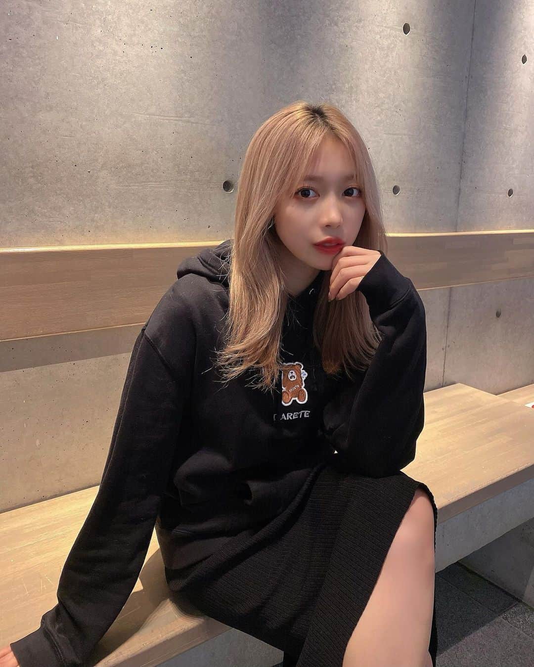 のインスタグラム：「パーカーなんだかんだ好き☺️🤍」