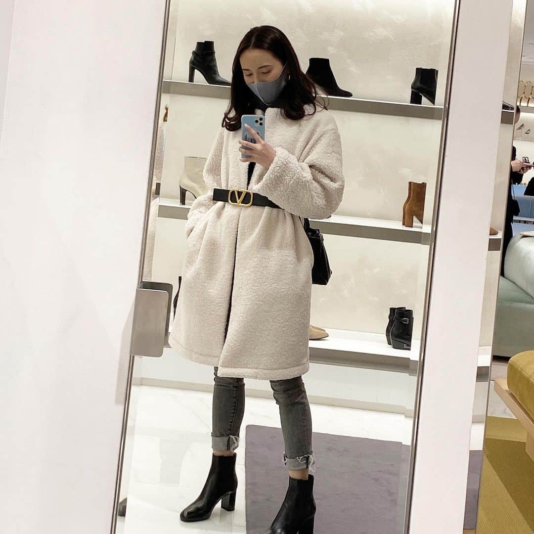 松本リコのインスタグラム：「・ ・ ・ ・ ブーツ悩み中( ´ ▽ ` )ﾉ ・ ・ ・ #japanesegirl #japangirl  #japanesemodel #japanmodel #yahoo #お洒落 #インスタグラマー  #インフルエンサー #撮影 #ハーフ顔 #ハーフモデル #fashion #通販モデル #ファッション #楽天 #通販」