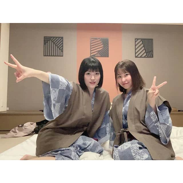 上村彩子さんのインスタグラム写真 - (上村彩子Instagram)「ふじもん @mondesu0803 と 🐯💓 . ほんと癒された〜〜♨️ . 2人でいるとほんとに自由なので わたしはずっとテレビを見ながらゲームしてたりして ふじもんは深夜の温泉や早朝の温泉を楽しんでて笑 あ〜面白かった！ . ここの旅館はお部屋でご飯が食べられたので まったりと夜ご飯も楽しみました💓 スタッフのお姉さん可愛かった✨」11月26日 20時52分 - ayako_uem