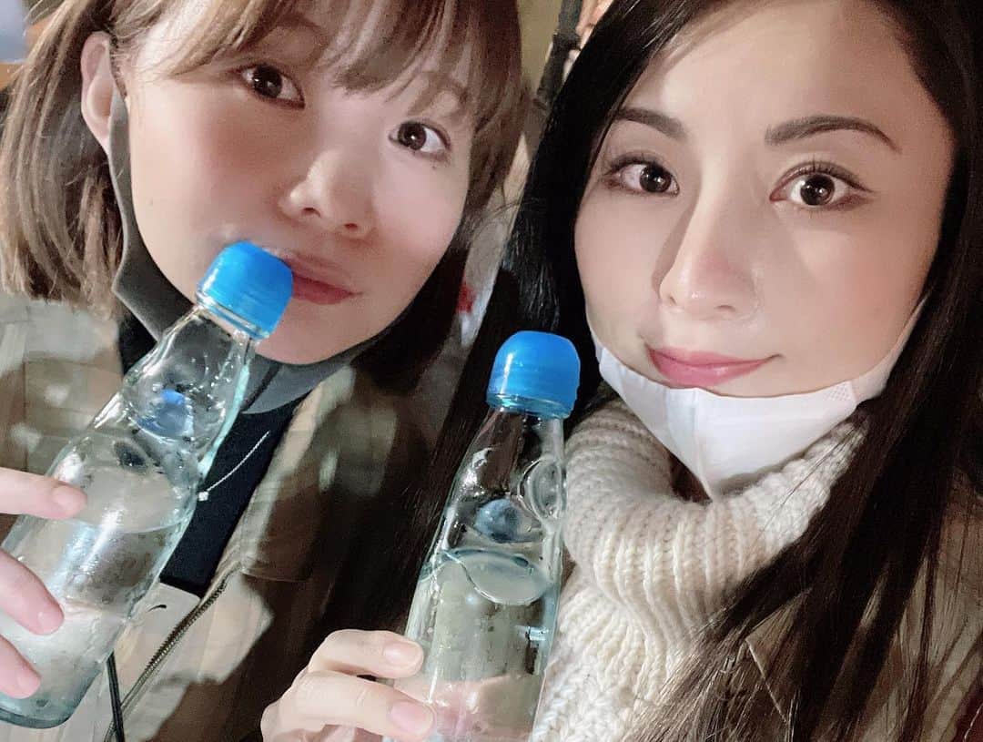 真奈さんのインスタグラム写真 - (真奈Instagram)「. すきぴと初酉の市。 熊手をゲットしました！ お仕事頑張ります！💪  今日の一瞬は一生の 思い出になるんだろうなあ☺️  (東京のおまつりは じゃがバターにトッピングできるんですね🥔感動)」11月26日 20時51分 - manatmnt0116