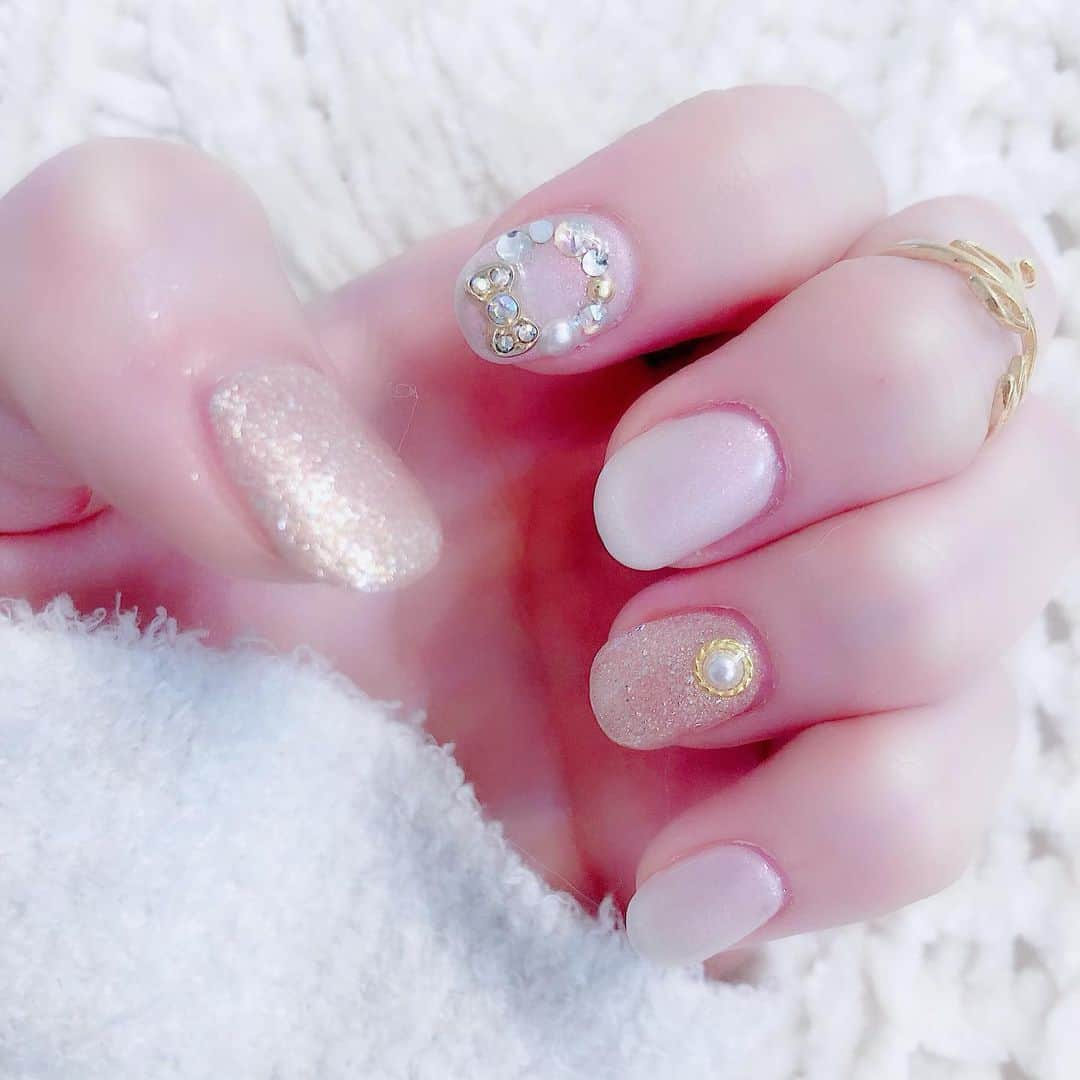 森香穂さんのインスタグラム写真 - (森香穂Instagram)「ネイル変えました💅💗  #クリスマスネイル #大人クリスマスネイル #透け感ネイル #上品ネイル #大人可愛い」11月26日 21時00分 - kaho_mori0601