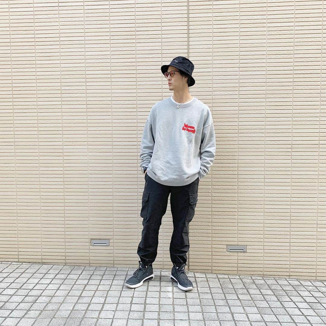 シュネルのインスタグラム：「あきとの生誕グッズでコーデ  ・帽子:あきとグッズ ・トップス:あきとグッズ ・パンツ:CALEE  #fashion #style #シュネルグラム」