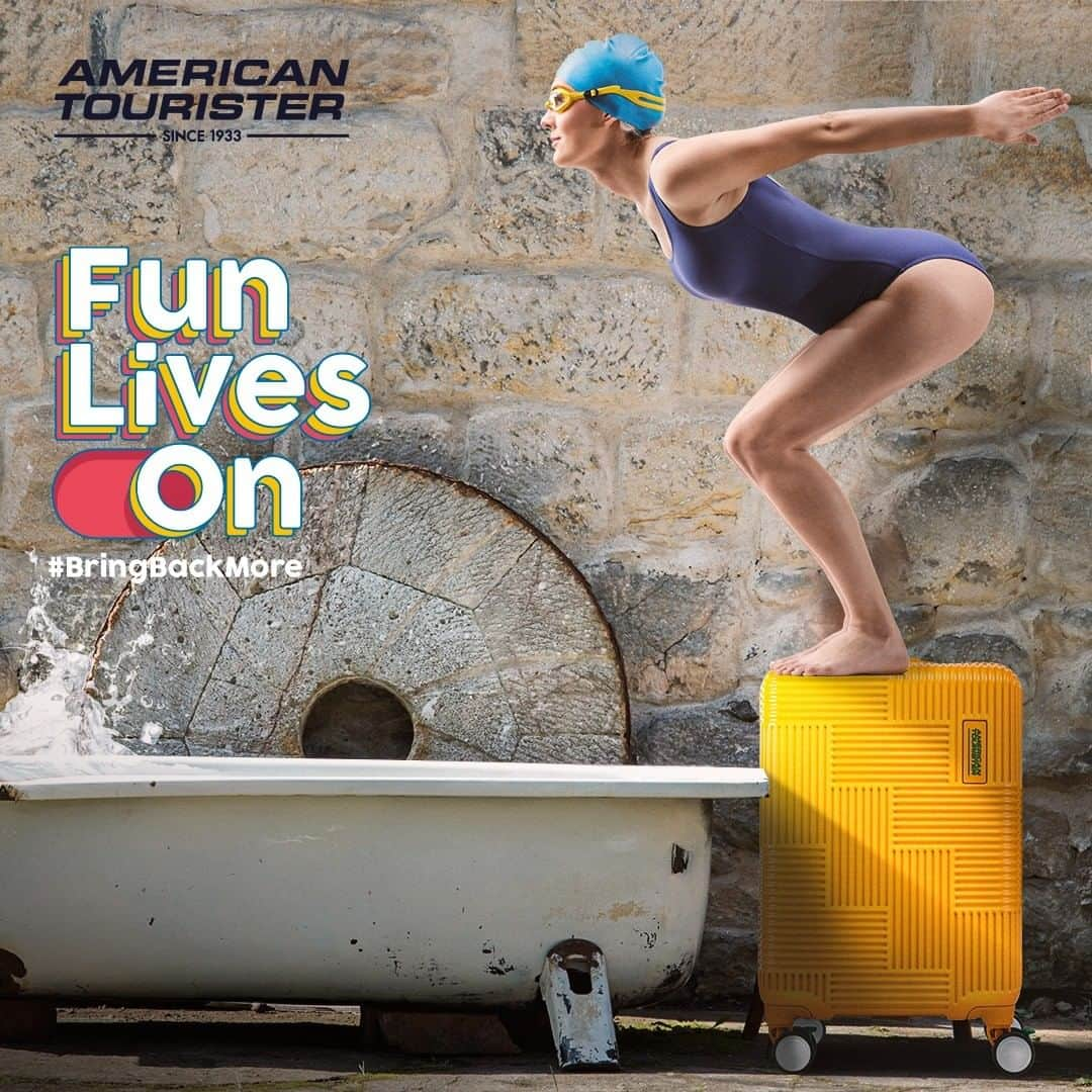 アメリカンツーリスターのインスタグラム：「FUN LIVES ON!  世界があなたの思いのままになるのならば、バスタブをプールに変えてしまいましょう！楽しいことを見つけるのは簡単なことだと思いませんか？？ 楽しみ方は無限でそれはあなた次第です。 創造力を発揮して、楽しい時間を過ごしましょう！ (あくまでイメージです。再現はしないでください。）  #AmericanTourister #BringBackMore #FunLivesOn #MeAndMyAT」