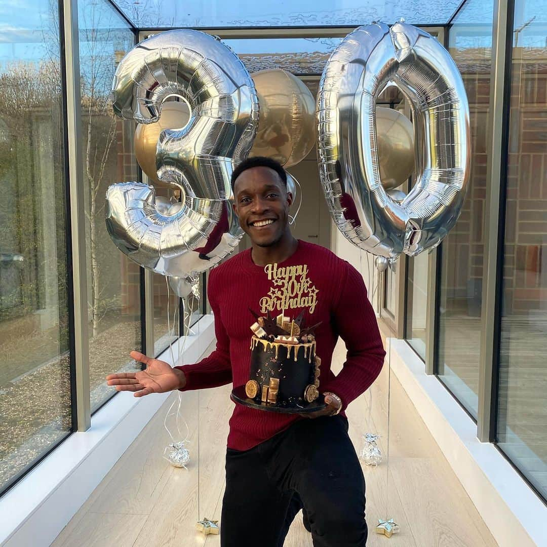 ダニー・ウェルベックのインスタグラム：「30 & Blessed 🥳🎉💫❤️」