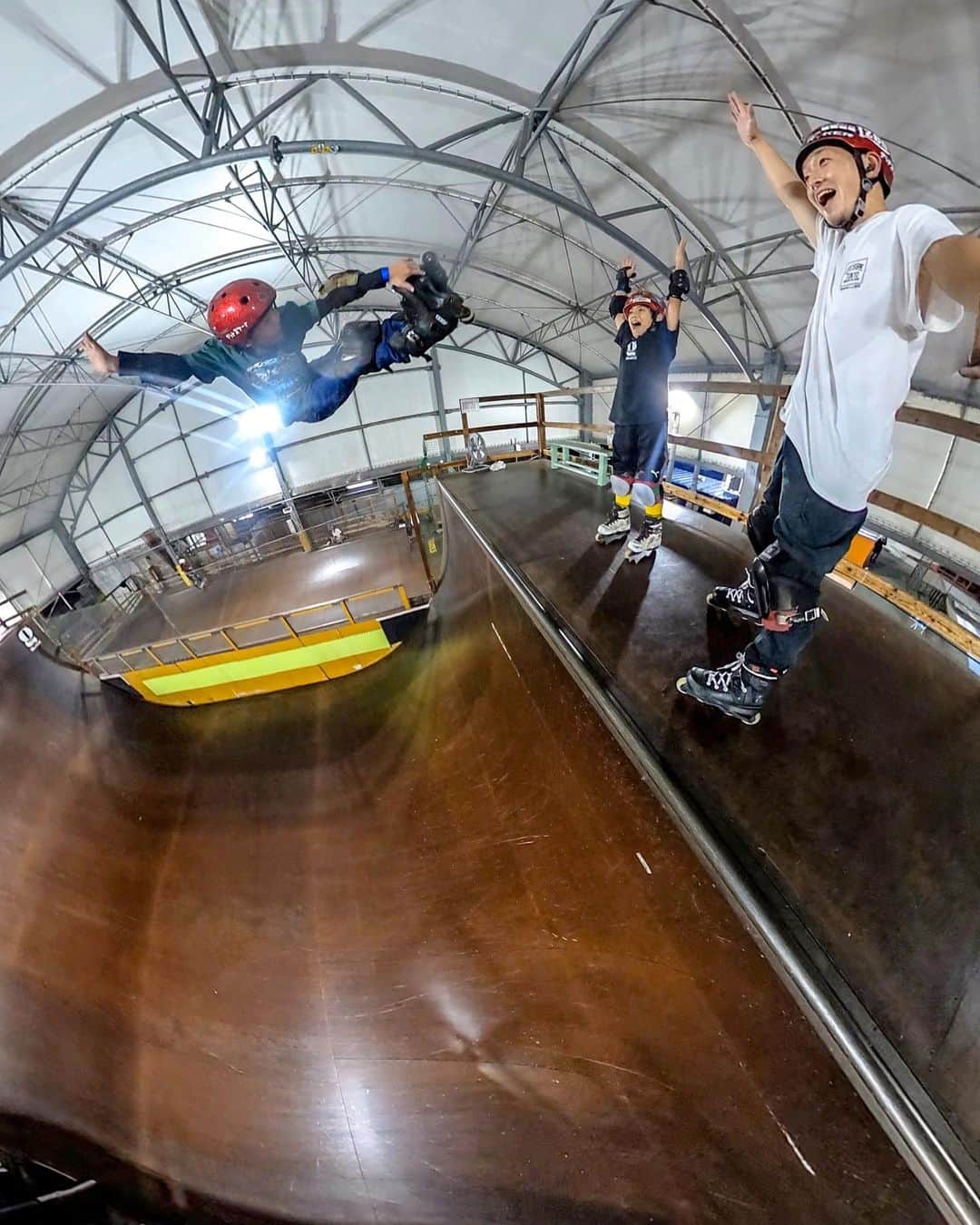 安床武士のインスタグラム：「Happy time🙌 Rocket Air @haruhi_gram . 📷 #gopromax . @goprojp . #rollerblading #inlineskate #rollerfreestyle #gopro #vert #インラインスケート #ローラーブレード #goodskates #gskatepark」