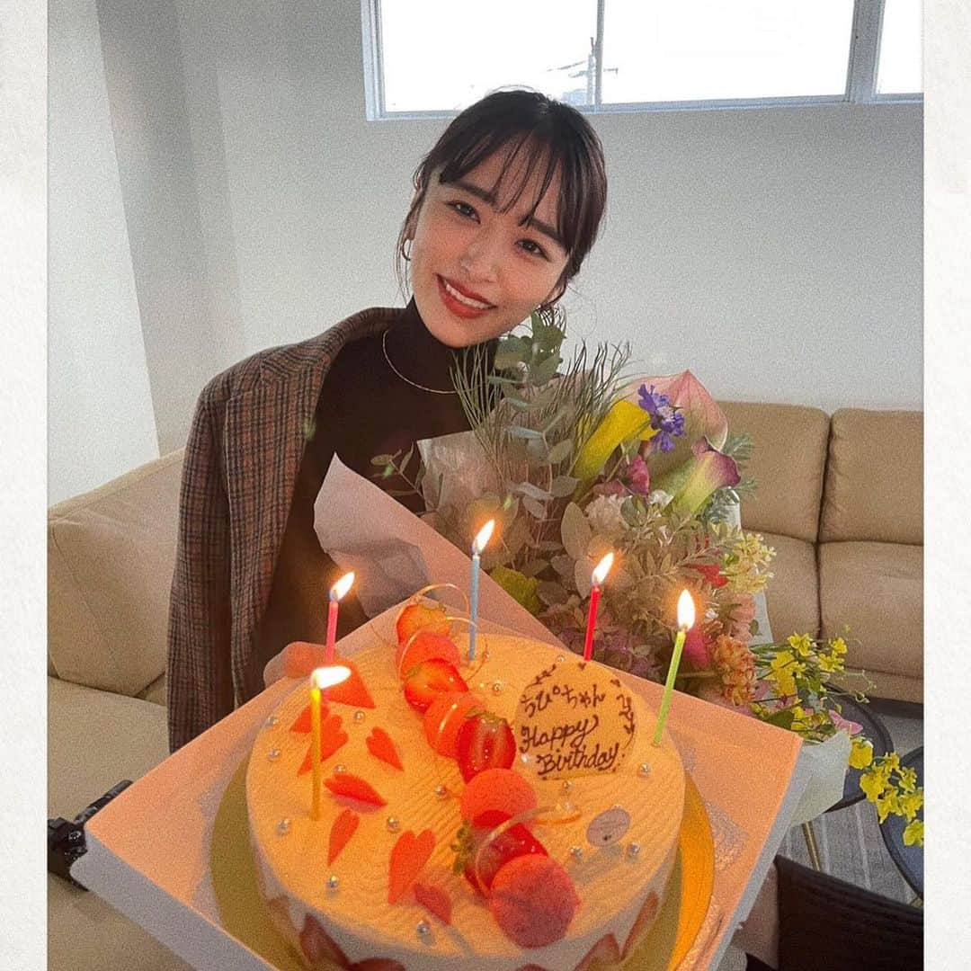 近藤千尋のインスタグラム：「今日は昔からお世話になりまくりの @grl_official  さんの撮影😍💜 そして早めのお誕生日お祝い🎂を していただきました😭❗️💓 いつも爆笑しすぎて喋りすぎる現場😂  本当に感謝です🙇🏻‍♀️❤️ お花💐が増えて家の中が パッと明るい〜🌼😊 ありがとうございました🙇🏻‍♀️🙏❤︎」