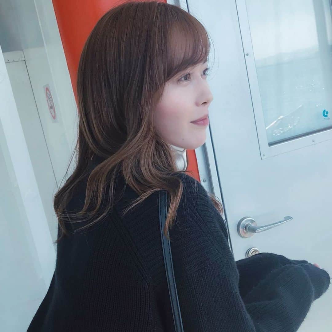 もえりんのインスタグラム：「11月25日で、26歳になりました！ たくさんのメッセージやストーリー投稿、全部見させて頂いております。 本当にありがとうございます☺️  100万人登録を宣言したので、 視聴者さんや、周りの方の期待を背負って頑張っていきます。 ぜひ、応援よろしくお願い致します！」