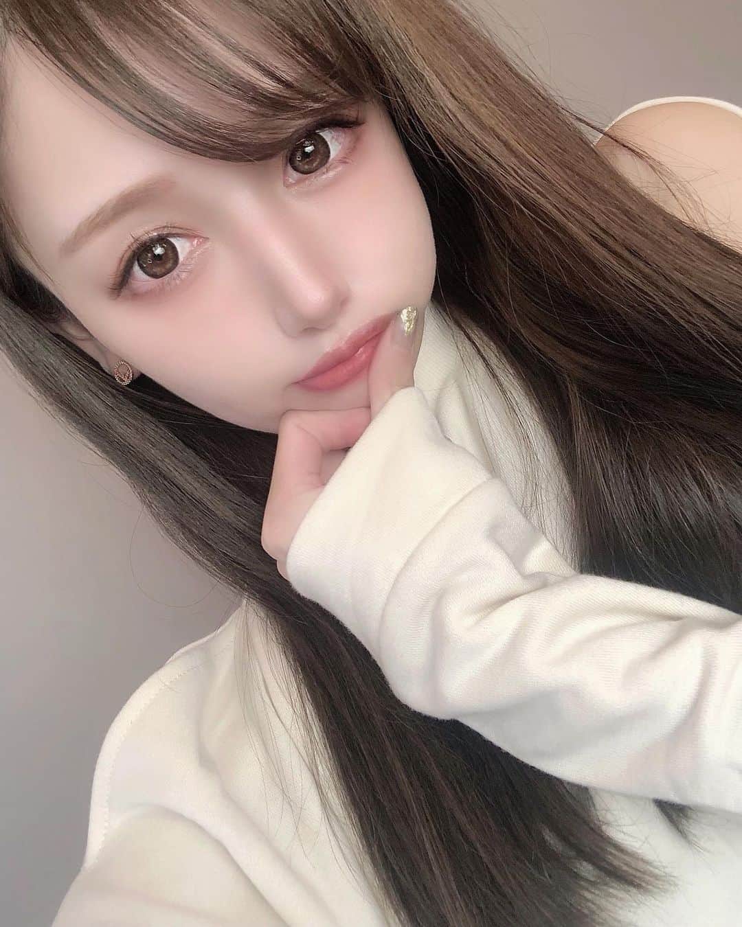 yuu__aaaのインスタグラム：「. ねえ寒くなってきた 寒いの苦手(´･ω･`) . ひきこもりたいです . . #自撮り#make#makeup #カラコン#メイク#ootd #ootdfashion #コーデ#ゲーム女子 #knit#アイラッシュ#マツエク」