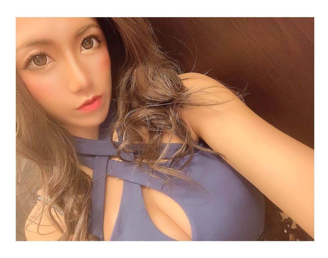 藤咲美由さんのインスタグラム写真 - (藤咲美由Instagram)「黒肌もなくなってきて、 髪色も暗くして、 ギャルから大人の女性になりました✨笑  綺麗に美しくなれるように 日々努力したいと思います✌🏼✨✨」11月26日 21時14分 - 27_miyu_27