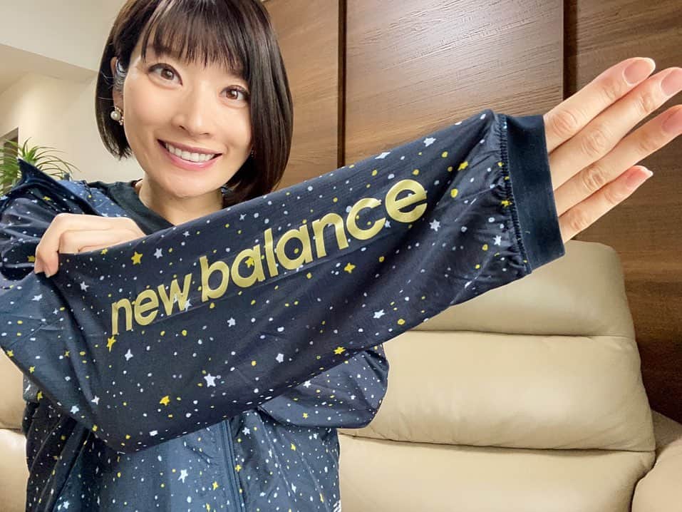 西谷綾子のインスタグラム：「🌟 超軽量ウインドブレーカージャケット Star🌟可愛い🤤💞 右袖にゴールドのNBロゴプリントがカッコ良い😍  @newbalance  @newbalancerunning   あや散歩🌛7km👟❣️ 体を動かすとやっぱり気持ちが良いね☺️  #ウォーキング #運動 #ニューバランス #スカイツリー  #walking #walk #newbalance #skytree」