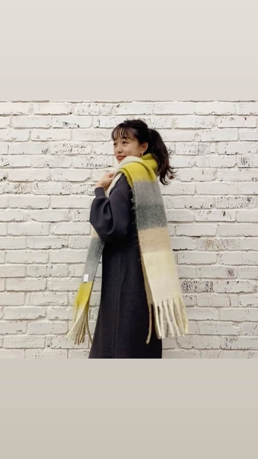 吉田佳菜のインスタグラム：「ㅤㅤㅤㅤㅤㅤㅤㅤㅤㅤㅤㅤㅤ ㅤㅤㅤㅤㅤㅤㅤㅤㅤㅤㅤㅤㅤ ストールの巻き方part.2🧣 今回はめちゃめちゃ簡単な3種類♪ ㅤㅤㅤㅤㅤㅤㅤㅤㅤㅤㅤㅤㅤ でもこんな簡単な巻き方でも可愛く仕上がるのが Chicoのフリンジストール♡ ボリューム感がたまらなくかわいい☺️ ㅤㅤㅤㅤㅤㅤㅤㅤㅤㅤㅤㅤㅤ 今年新しく出たチェックも買おうかな〜？💛 ㅤㅤㅤㅤㅤㅤㅤㅤㅤㅤㅤㅤㅤ ㅤㅤㅤㅤㅤㅤㅤㅤㅤㅤㅤㅤㅤ #ストール巻き方 #ストール #マフラー巻き方 #マフラー #kana_chicode #ちわcode #whoswhochico #salonbychico ㅤㅤㅤㅤㅤㅤㅤㅤㅤㅤㅤㅤㅤ」