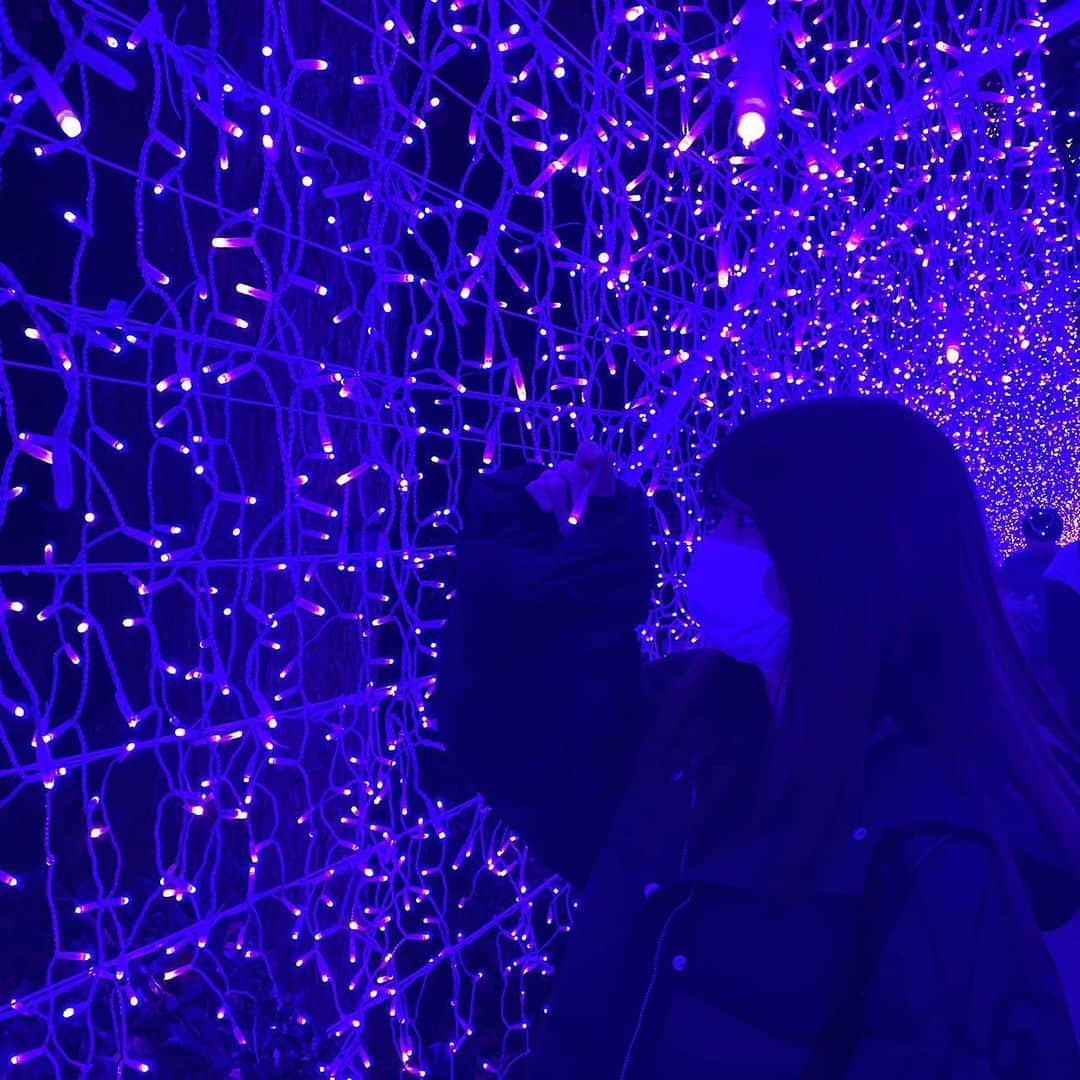 のインスタグラム：「. 今年初イルミ行ってきた〜🥶❄️💙」