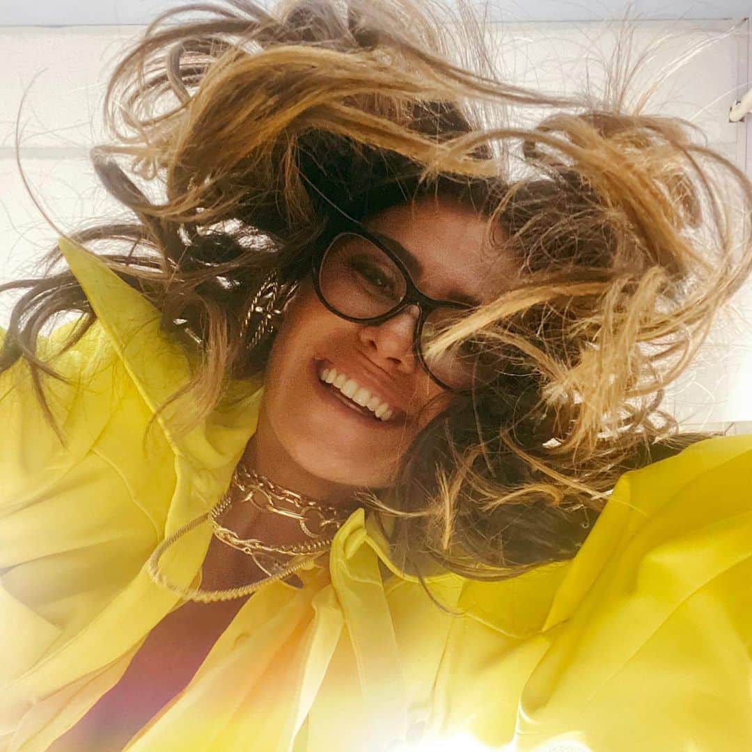 Giovanna Antonelliのインスタグラム：「Bom dia !!!! E pra cada segundo desse dia desejo pra mim e pra vc, fé, força, alegria, sabedoria, saúde e coragem! 😄」
