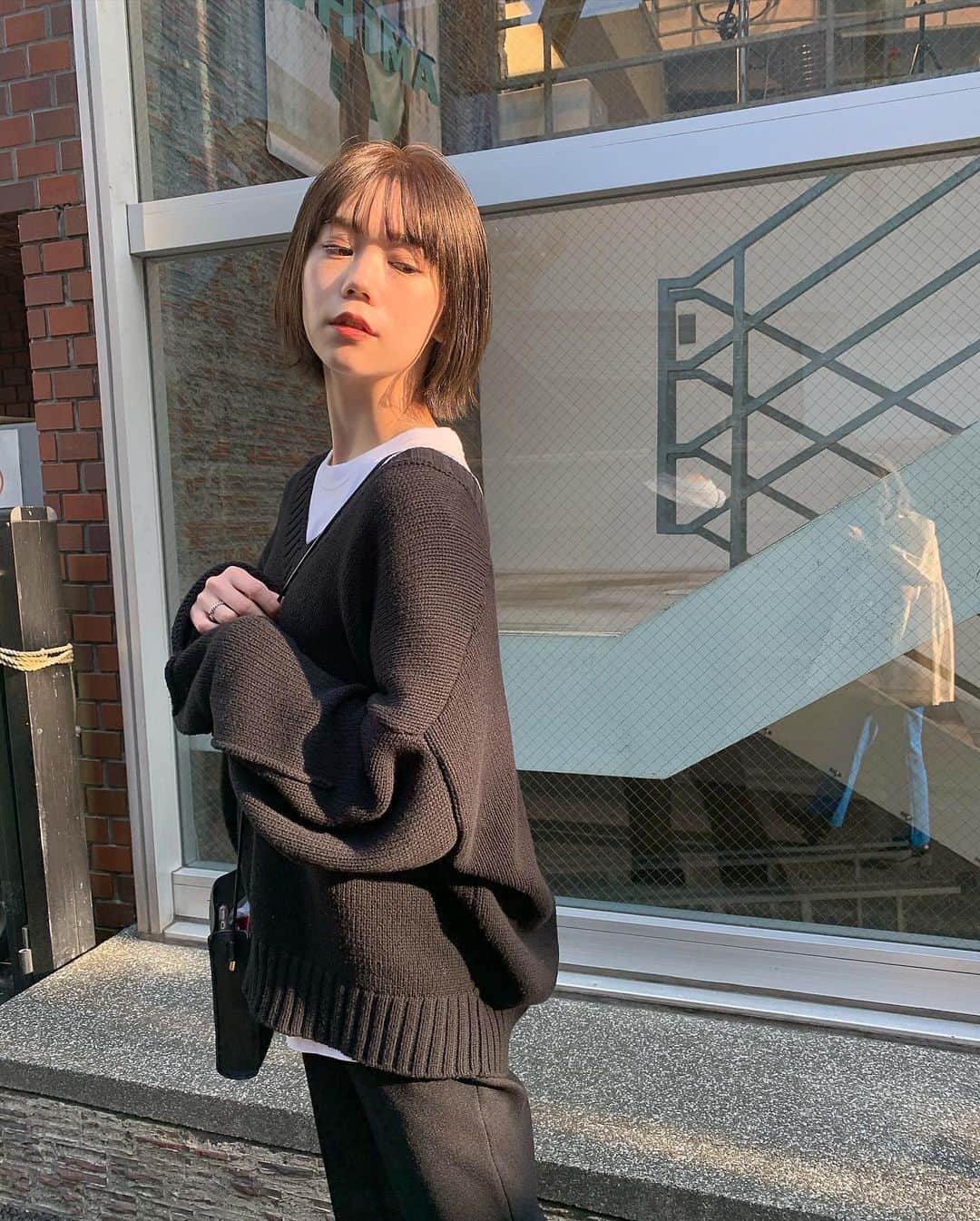 千田麻実のインスタグラム：「白黒コーデの日！⠀ ４枚目はカット後の髪の毛がちらほら✂︎⠀ ⠀」