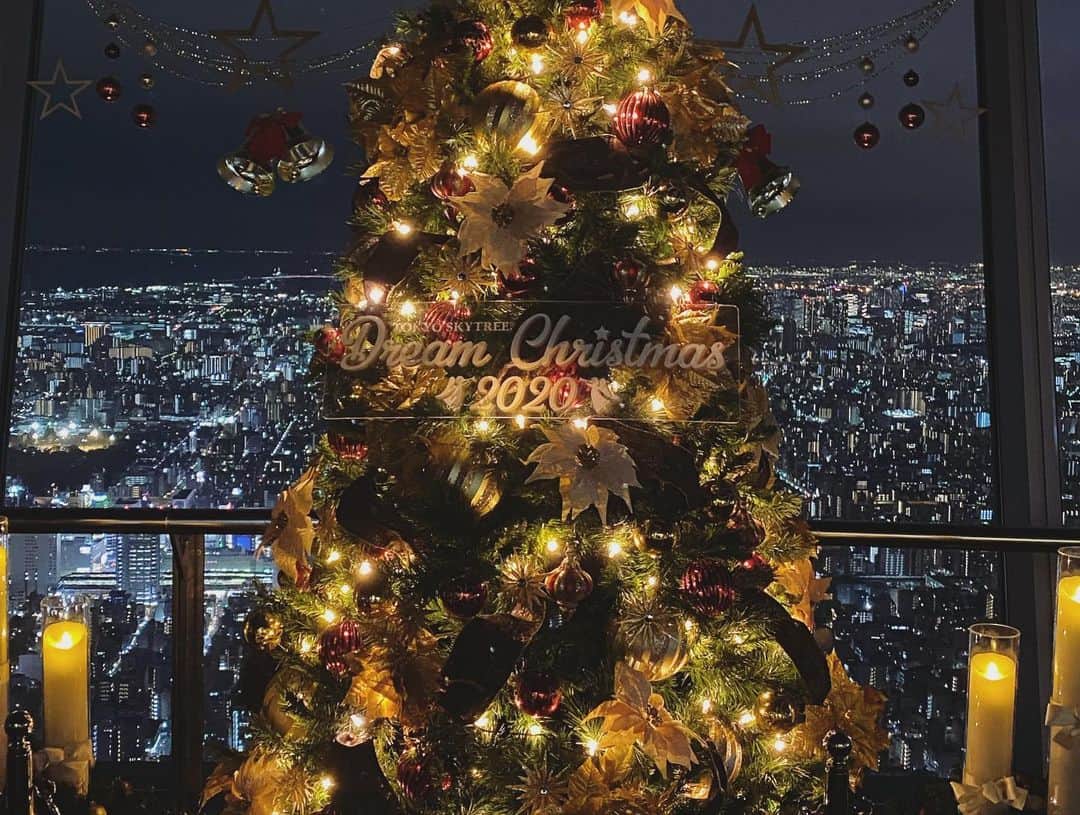 のインスタグラム：「🌙🎄🌃  #スカイツリー 上登ったの初めてでした🌙  #tokyoskytree#skytree#tembodeck#floor350#東京スカイツリー#スカイツリー展望デッキ#フロア350」