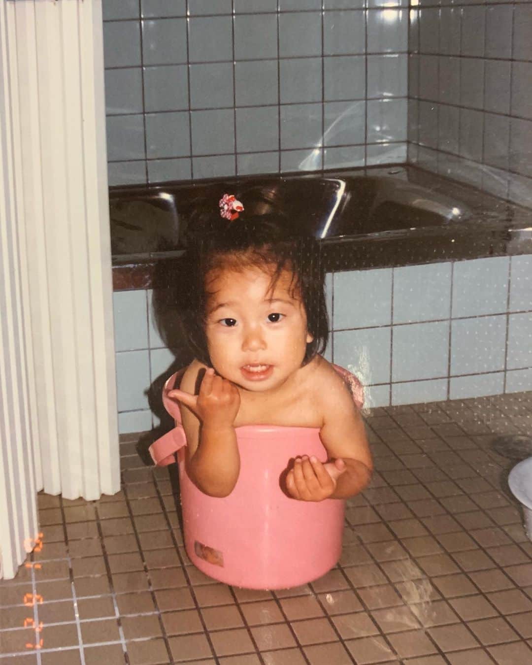 塩見綾乃のインスタグラム：「・ 午後9:32 2904g 🍂 誕生日を迎えました🎉 #バケツあやの #鼻血あやの #ちょんまげあやの」