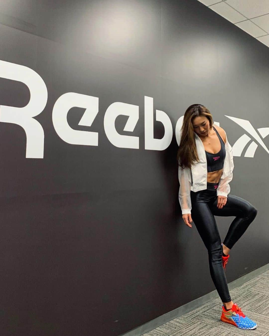 Aya（小山内あや）さんのインスタグラム写真 - (Aya（小山内あや）Instagram)「@reebokjp × Wonder Woman WW84 コラボウエア、本日より発売開始‼️ 私が着ているのもそのひとつ🤭 #インスタLIVEご覧頂きありがとうございました🙇🏼‍♀️ #自宅で出来る3分間HipトレはIGTVに残してます❤️」11月26日 21時32分 - aya_fitness