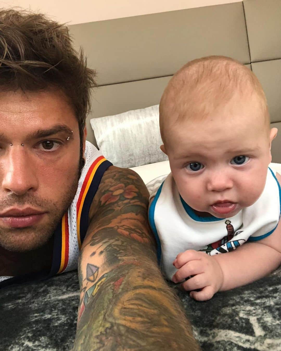 フェデスのインスタグラム：「Lui cresce, io invecchio 💖」