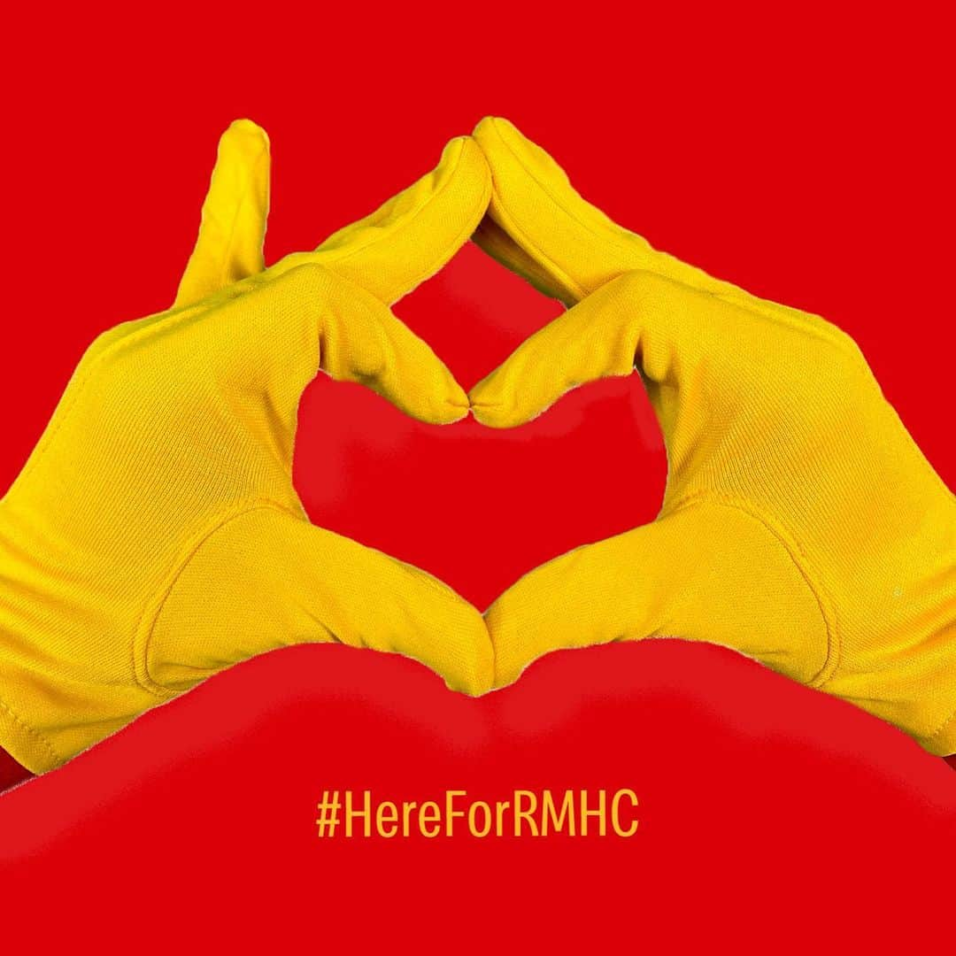 ドナルドのインスタグラム：「I want YOUR help this holiday season giving back to @rmhc! How? It's simple! For each RMHC heart posted with #HereforRMHC through the end of the year, @mcdonaldscorp will give $100 in your name toward their $100M commitment.」