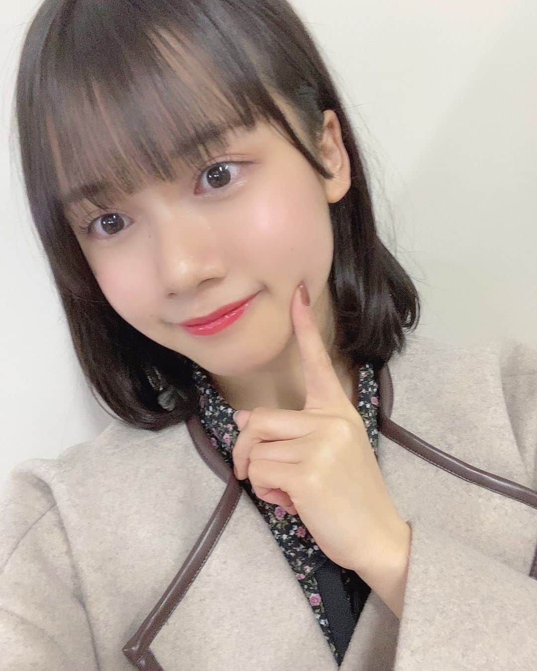のインスタグラム：「・ ・ 昨日レッスンで鏡見てたら 「なんか飽きたなあ切っちゃお」って思って今日切ってきました。💇🏻‍♀️ ・ そういうノリでわりと行動しがちなんですよね、、 つい最近までロングの女の子が小さい頃から好きだから切らない、そして 田辺に似合わない！とか言ってたのに🙂 結構強めに言ってたのにごめんなさい🤣 ・ 田辺あるあるです ・ ・ #ボブ」