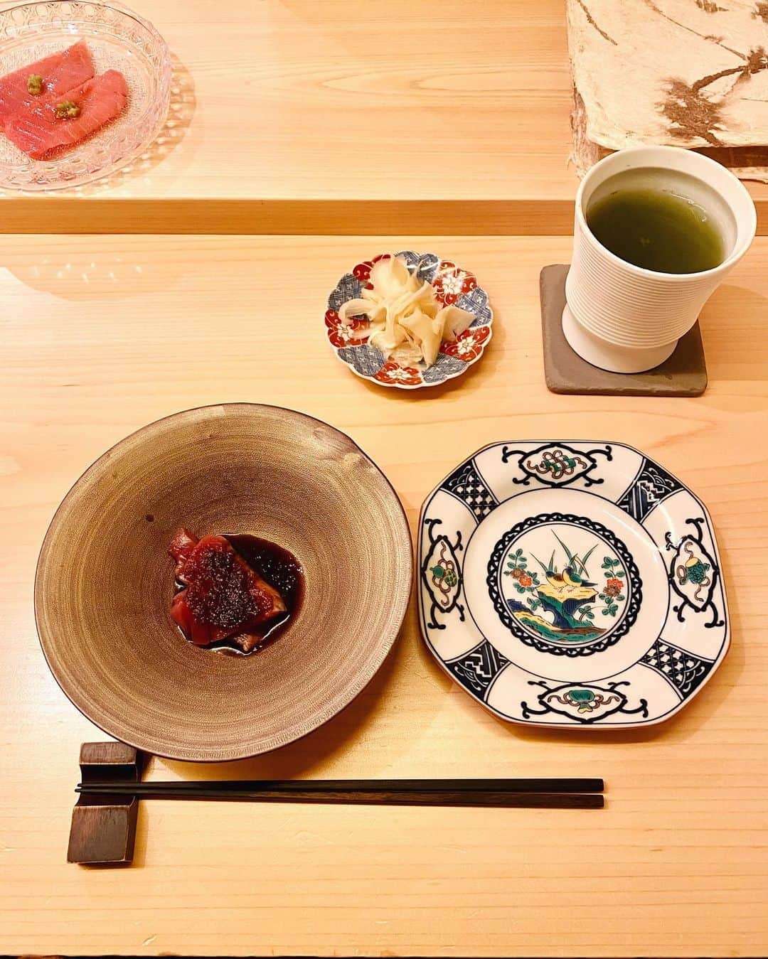 新田さちかさんのインスタグラム写真 - (新田さちかInstagram)「前に行ったお寿司屋さん🐡。  五感すべてが満たされた❤︎❤︎  ⚠️目を瞑って味わってる時に話しかけると怒るときがあります。キケン。  #お寿司 #よしかわ #恵比寿」11月26日 21時37分 - sachat__official