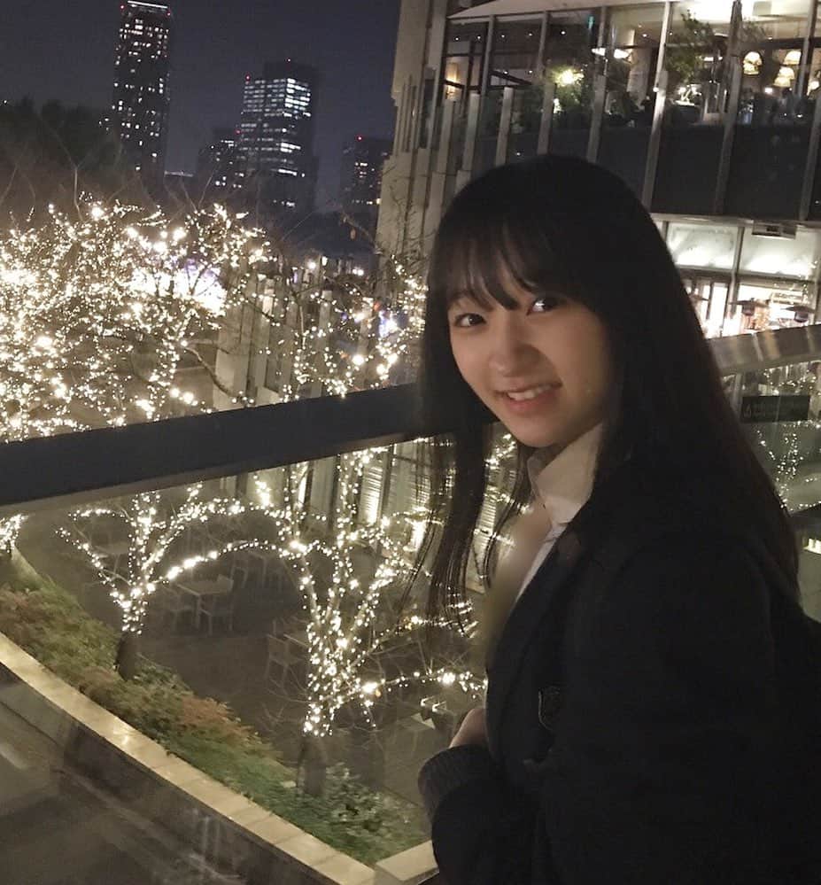 前野えまさんのインスタグラム写真 - (前野えまInstagram)「六本木のイルミネーション✨ ・ ・ #東京ミッドタウン #六本木 #イルミネーション #夜景 #冬の景色   #tokyomidtown #roppongi #illumination #nightview #nightphotography #winter  #followme #tagsforlikes #tflers #tagsforlikesapp #actress #actor #girl #photography #portrait #portraitphotography #daily_phot_jpn #japan_daytime_view」11月26日 21時39分 - maeno_ema