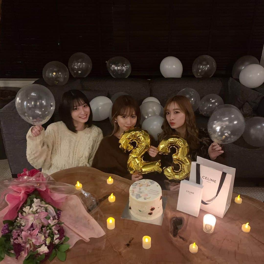 永井理子のインスタグラム：「少し前のだけど、ちさの誕生日のとき🥰 毎年お祝いできて嬉しいっ 改めて、おめでとう❤️  ケーキがおかわすぎた。。」