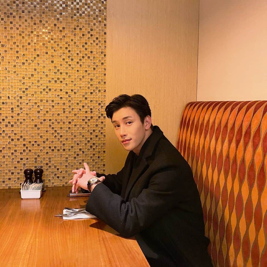 Lee Si-gangのインスタグラム：「#비밀의남자  잼있게 보셧어요? 촬영중..🎬  僕は撮影中🎬頑張る🎬」